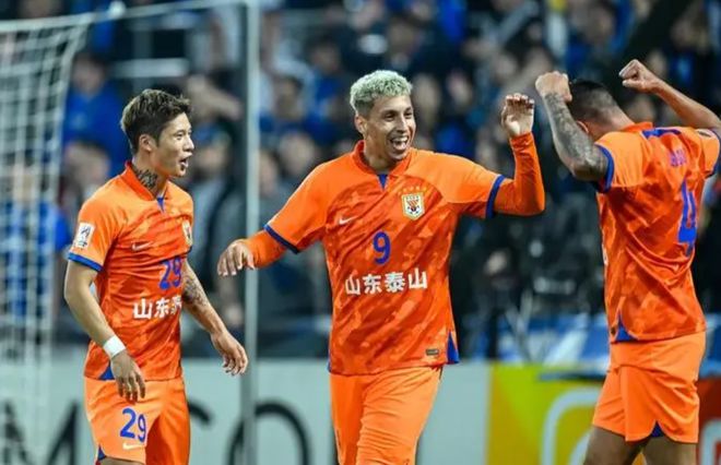 实况足球10最新补丁-实况足球10全新补丁带来的惊喜，让你身临其境感受顶级俱乐部挑战