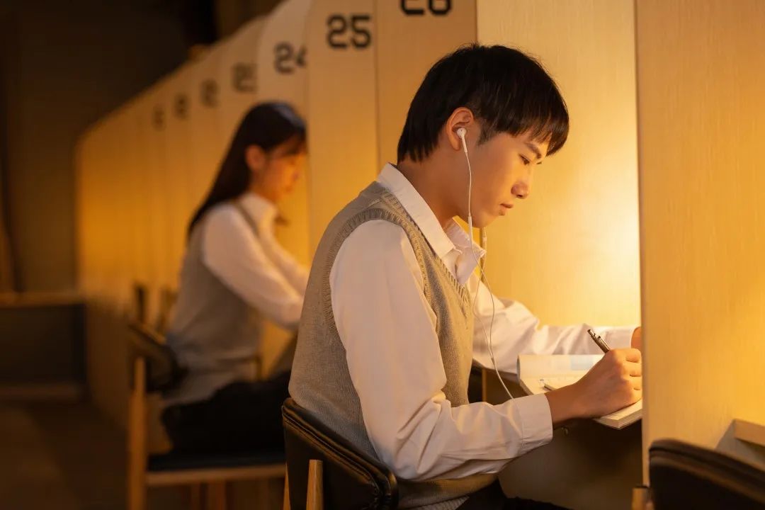 科目右倒车入库技巧_科目二右倒库技巧视频_科目右倒库方向盘怎么打