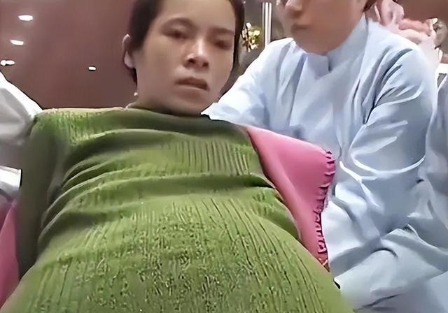 孕妇洗澡对胎儿的好处_孕妇洗完澡怎么穿裤子_孕妇洗澡衣图片