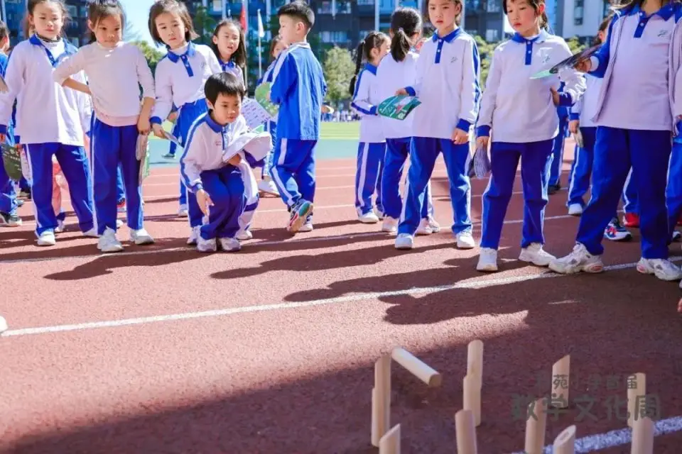 踢毽子游戏规则怎么写_团队踢毽子游戏规则_踢毽子团体比赛规则