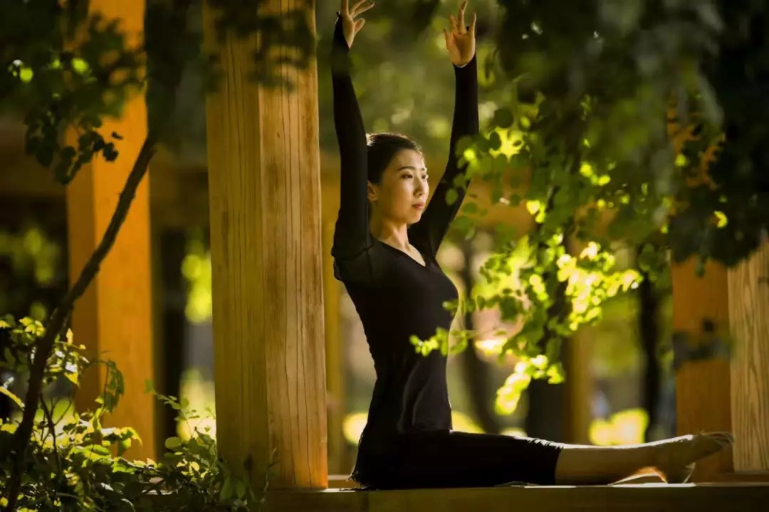 跳舞美女头像_高跳美女图片_美女跳舞哔哩哔哩