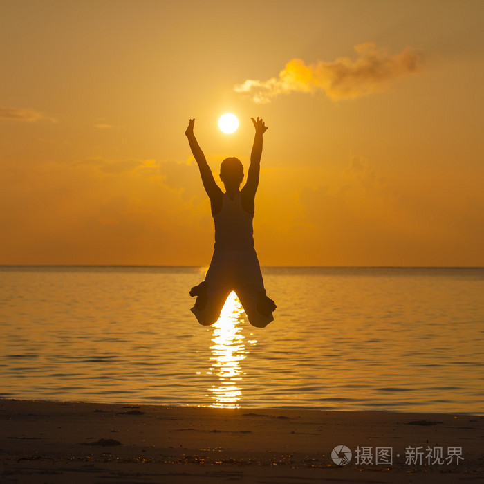 美女跳舞哔哩哔哩_高跳美女图片_跳舞美女头像