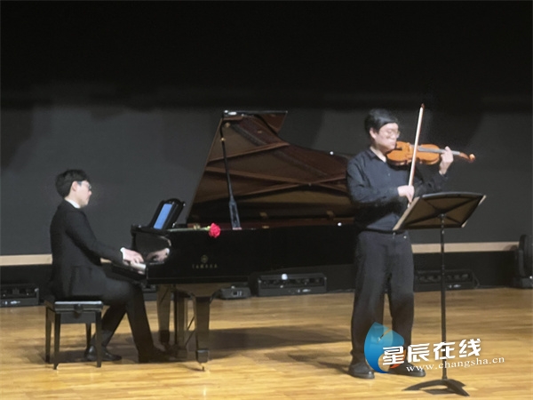类似音乐冢的软件_类似音乐的游戏_类似阿狸爱音乐的游戏