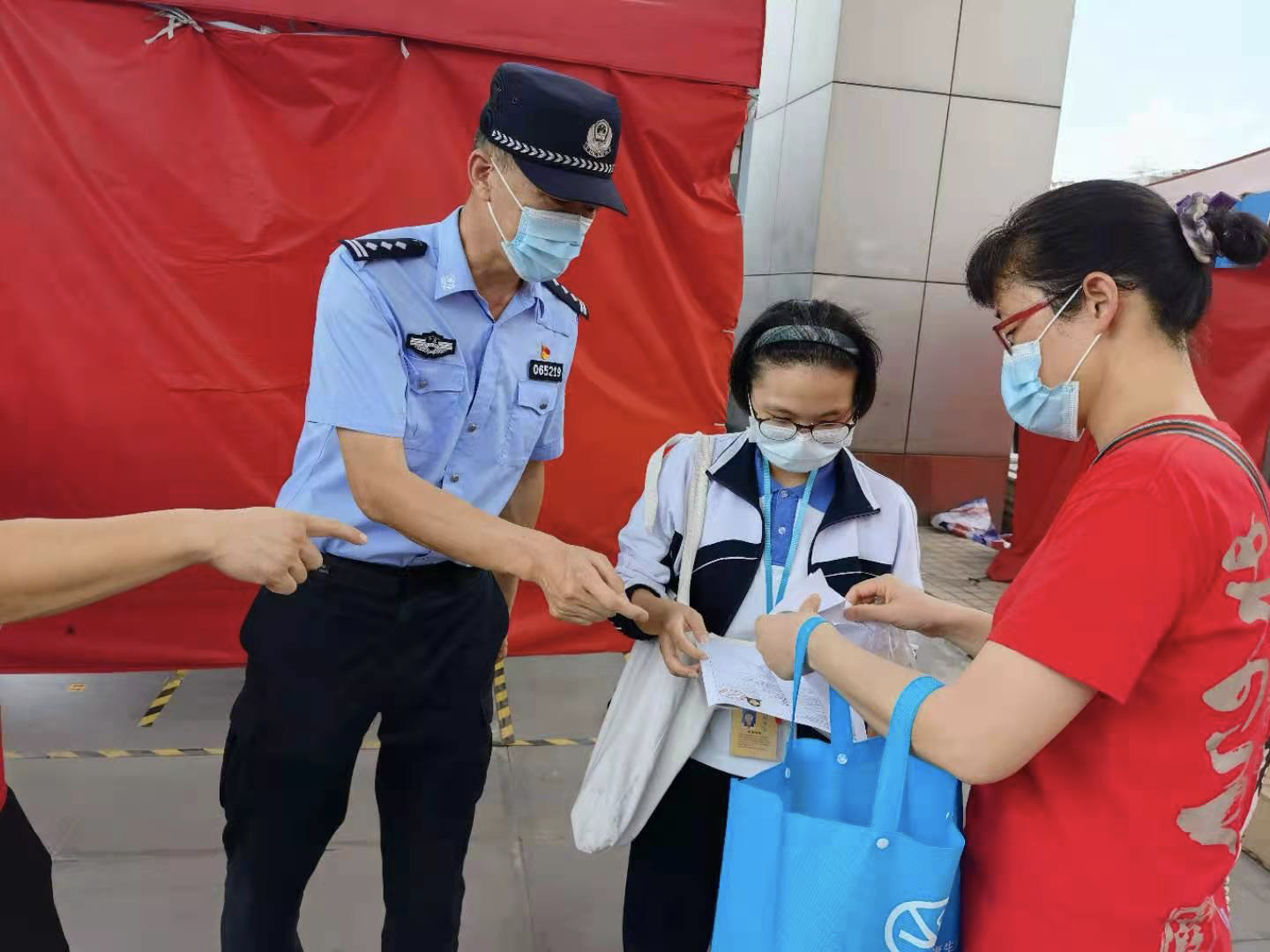 快递身份证可以放到代理点吗_换身份证快递几天能到_身份证换领快递