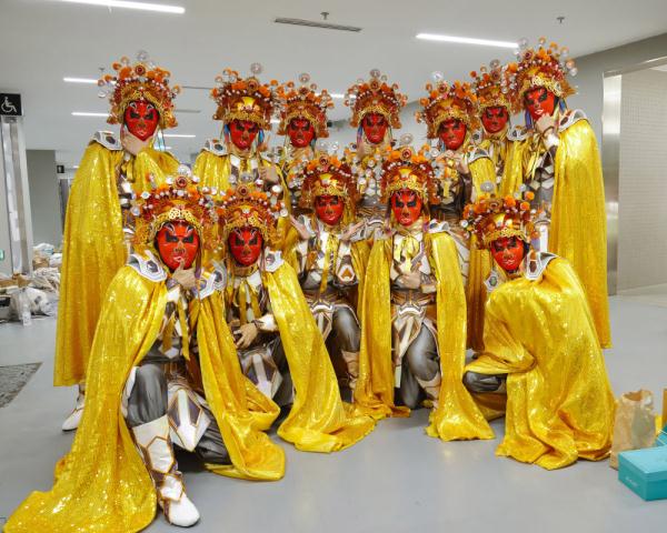 女生化妆与不化妆对比_丑女化妆变脸视频_钻石夜总会 女生化妆变脸