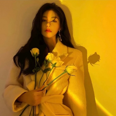 黑白头像美女撑伞_黑白头像美女图片霸气_美女qq头像黑白