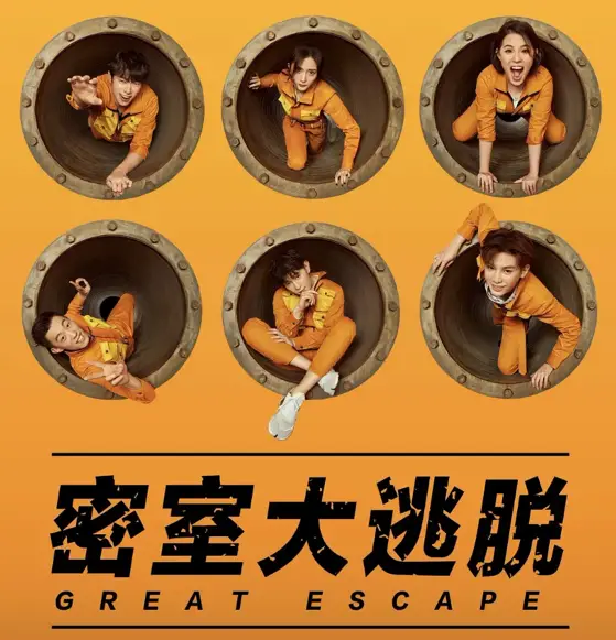 美女 帆布鞋配白袜-漫步校园，帆布鞋配白袜的美女们演绎青春自然美
