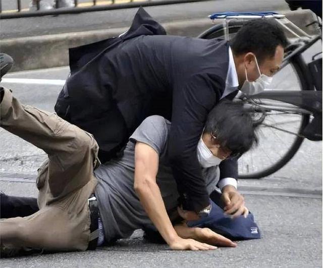 炸毁火车_男子扬言炸北京火车站_火车炸了视频