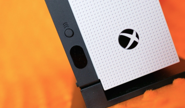 xboxone首次开机_xboxone怎样开机_xbox one 开机键在哪