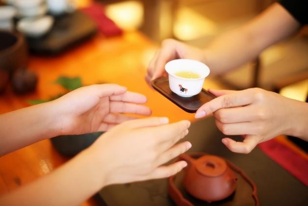 视频打领带的系法_怎么打手打领带_手上打领带的方法视频