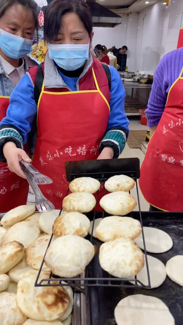 烧饼赚钱不_现在买烧饼赚钱吗_烧饼赚钱买现在还能买吗