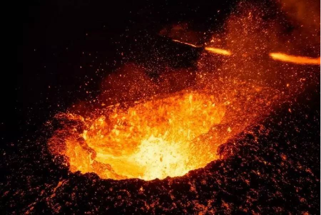 地底世界崔斯特700多是真的吗_崔斯特地底世界值多少钱_英雄联盟地底世界崔斯特稀有吗