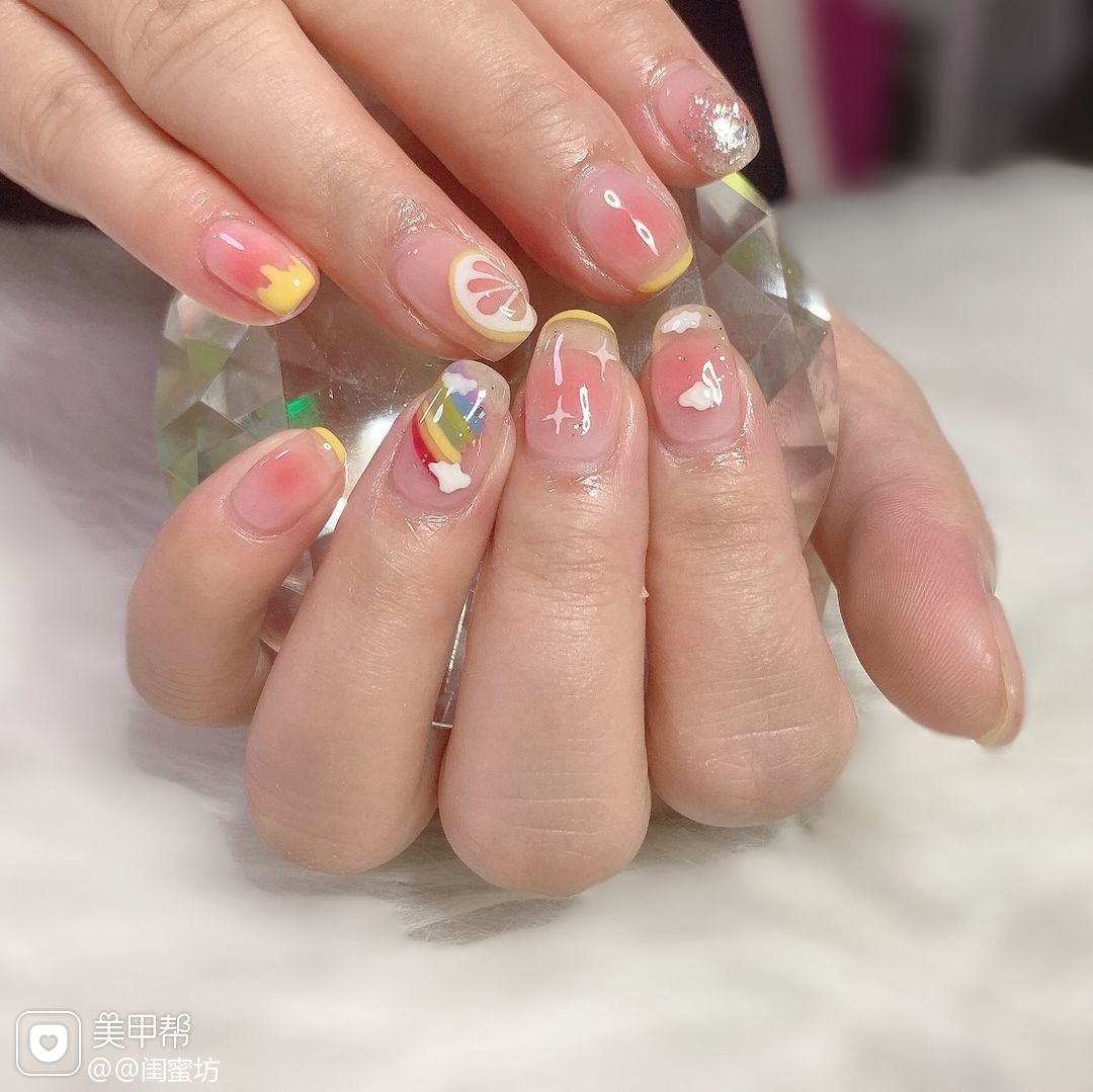 美甲彩绘的画法和技巧_怎样彩绘美甲_美甲彩绘款式图片
