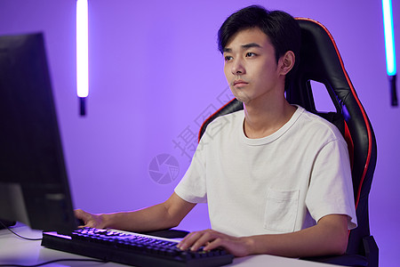 免费白领网页游戏_白领网页玩游戏怎么样_白领玩网页游戏